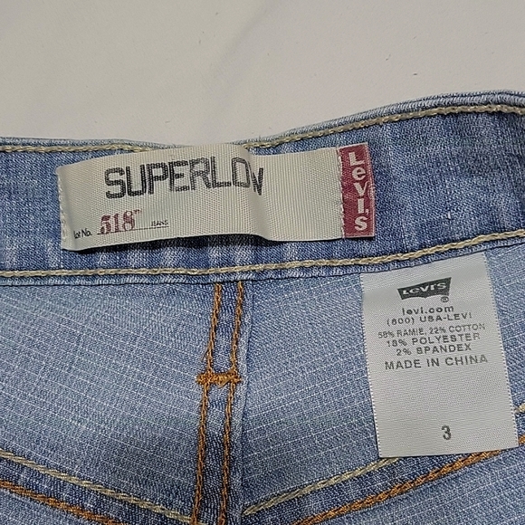 Levi's 518 Superlow denim/jean blue shorts +size 3 - Picture 4 of 4